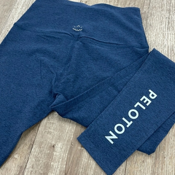 Beyond Yoga Peloton Small Set NWT - Picture 2 of 3